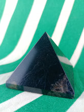 Cargar imagen en el visor de la galería, Piramide Turmalina Pequeña Mod 3
