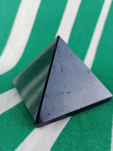 Cargar imagen en el visor de la galería, Piramide Turmalina Pequeña Mod 4
