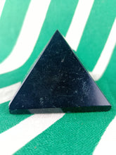 Cargar imagen en el visor de la galería, Piramide Turmalina Pequeña Mod 4
