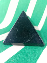 Cargar imagen en el visor de la galería, Piramide Turmalina Pequeña Mod 4

