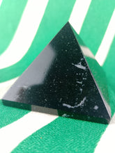 Cargar imagen en el visor de la galería, Piramide Turmalina Pequeña Mod 2
