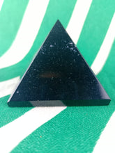 Cargar imagen en el visor de la galería, Piramide Turmalina Pequeña Mod 2

