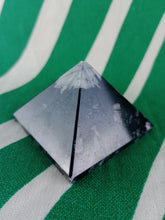 Cargar imagen en el visor de la galería, Piramide Turmalina Pequeña Mod 1
