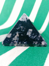 Cargar imagen en el visor de la galería, Piramide Turmalina Pequeña Mod 1

