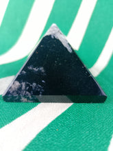 Cargar imagen en el visor de la galería, Piramide Turmalina Pequeña Mod 1
