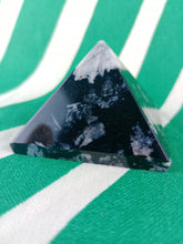 Cargar imagen en el visor de la galería, Piramide Turmalina Pequeña Mod 1
