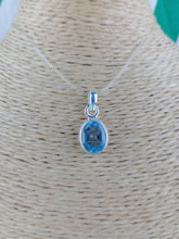 Cargar imagen en el visor de la galería, Colgante Topacio Plata Azul

