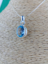 Cargar imagen en el visor de la galería, Colgante Topacio Plata Azul
