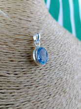 Cargar imagen en el visor de la galería, Colgante Topacio Plata Azul
