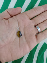 Cargar imagen en el visor de la galería, Colgante Ojo de Tigre Plata Mod 7
