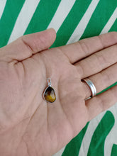 Cargar imagen en el visor de la galería, Colgante Ojo de Tigre Plata Mod 6
