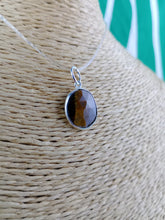 Cargar imagen en el visor de la galería, Colgante Ojo de Tigre Plata Mod 1
