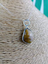 Cargar imagen en el visor de la galería, Colgante Ojo de Tigre Plata Mod 3
