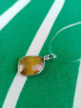 Cargar imagen en el visor de la galería, Colgante Ojo de Tigre Plata Mod 3
