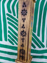 Cargar imagen en el visor de la galería, Incensario Torre Chakras Madera
