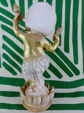 Cargar imagen en el visor de la galería, Ganesha Dorada Bailando
