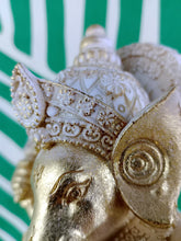 Cargar imagen en el visor de la galería, Ganesha Dorada Bailando
