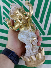 Cargar imagen en el visor de la galería, Ganesha Dorada Bailando
