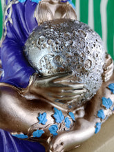 Cargar imagen en el visor de la galería, Madre Tierra Lunas
