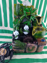 Cargar imagen en el visor de la galería, Fuente Panda Comiendo
