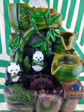 Cargar imagen en el visor de la galería, Fuente Panda Comiendo
