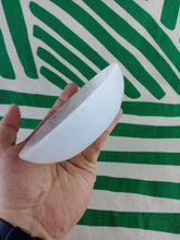 Cargar imagen en el visor de la galería, Cuenco Selenita Sin Base
