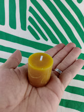 Cargar imagen en el visor de la galería, Vela Taco Perfumada Aroma Miel
