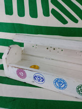 Cargar imagen en el visor de la galería, Incesario Baul Blanco Chakras
