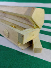 Cargar imagen en el visor de la galería, Oferta Incensario Baul del Arbol Vida
