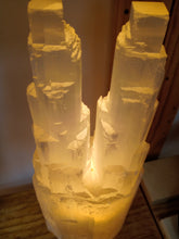 Cargar imagen en el visor de la galería, Lampara Catedral Selenita Grande 39/42 cm
