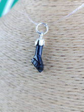 Cargar imagen en el visor de la galería, Puñito o Manita de Azabache Plata Mod 1
