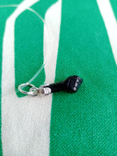 Cargar imagen en el visor de la galería, Puñito o Manita de Azabache Plata Mod 1
