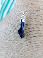 Cargar imagen en el visor de la galería, Puñito o Manita de Azabache Plata Mod 2
