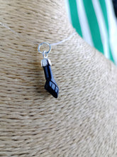 Cargar imagen en el visor de la galería, Puñito o Manita de Azabache Plata Mod 2

