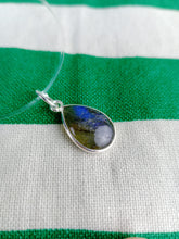 Cargar imagen en el visor de la galería, Colgante Lagrima Labradorita Plata Mod. 1
