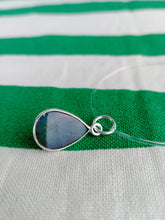 Cargar imagen en el visor de la galería, Colgante Lagrima Labradorita Plata Mod. 2
