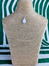 Cargar imagen en el visor de la galería, Colgante Lagrima Piedra Luna Plata Mod. 3
