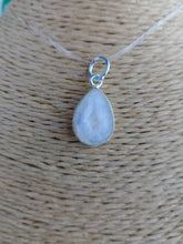 Cargar imagen en el visor de la galería, Colgante Lagrima Piedra Luna Plata Mod. 3
