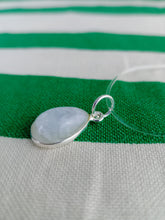 Cargar imagen en el visor de la galería, Colgante Lagrima Piedra Luna Plata Mod. 3
