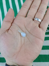 Cargar imagen en el visor de la galería, Colgante Lagrima Piedra Luna Plata Mod. 3
