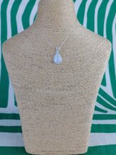 Cargar imagen en el visor de la galería, Colgante Lagrima Piedra Luna Plata Mod. 4
