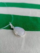 Cargar imagen en el visor de la galería, Colgante Lagrima Piedra Luna Plata Mod. 4
