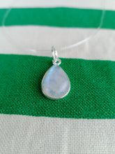 Cargar imagen en el visor de la galería, Colgante Lagrima Piedra Luna Plata Mod. 4
