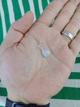 Cargar imagen en el visor de la galería, Colgante Lagrima Piedra Luna Plata Mod. 4
