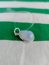 Cargar imagen en el visor de la galería, Colgante Lagrima Piedra Luna Plata Mod. 2
