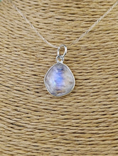 Cargar imagen en el visor de la galería, Colgante Piedra Luna Mediana Mod. 7
