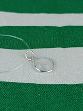 Cargar imagen en el visor de la galería, Colgante Piedra Luna Mediana Mod. 7
