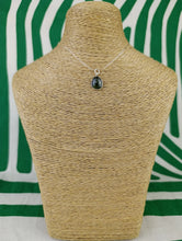 Cargar imagen en el visor de la galería, Colgante Turmalina Verde Plata Mod. 5
