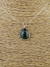 Cargar imagen en el visor de la galería, Colgante Turmalina Verde Plata Mod. 5
