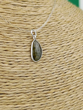 Cargar imagen en el visor de la galería, Colgante Turmalina Verde Plata Mod. 4
